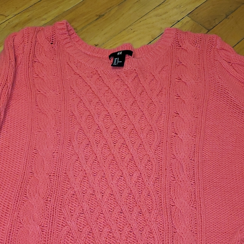 Women's H&M pink cable kint sweater size medium - Picture 2 of 6